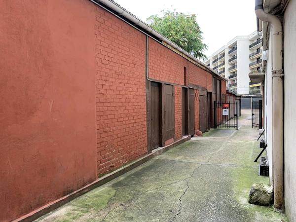 Parking/box · Vente St Denis (93200) 90m²