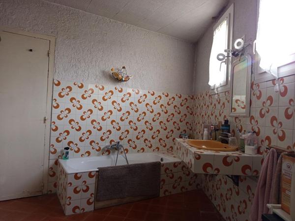 Maison de village 101m², 3 chambres avec jardin arboré Malataverne 159 000HAI