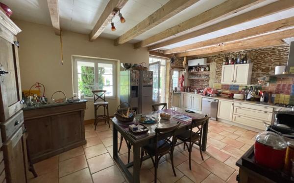 Maison à vendre    6 pièces • 260 m2 Poyanne