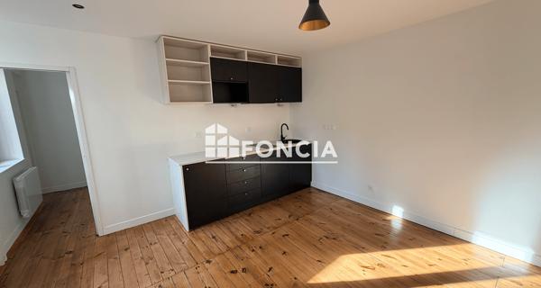 Location Studio 28.7 m² - Saint-étienne 42000