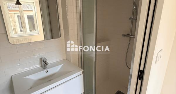 Location Studio 28.7 m² - Saint-étienne 42000
