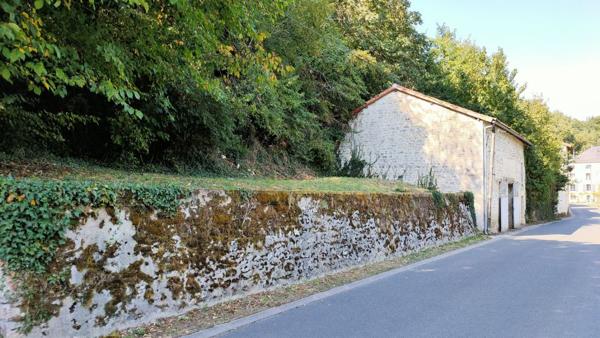 Grange Bord De Rivière