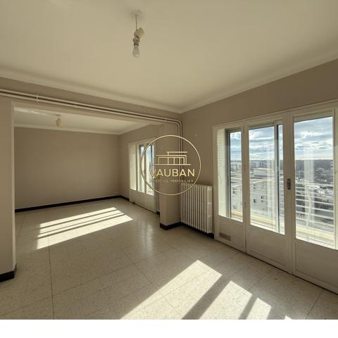 Montpellier (34000) Montpellier - 97 m² - Dernier étage - Balcon - Parking - Lumineux