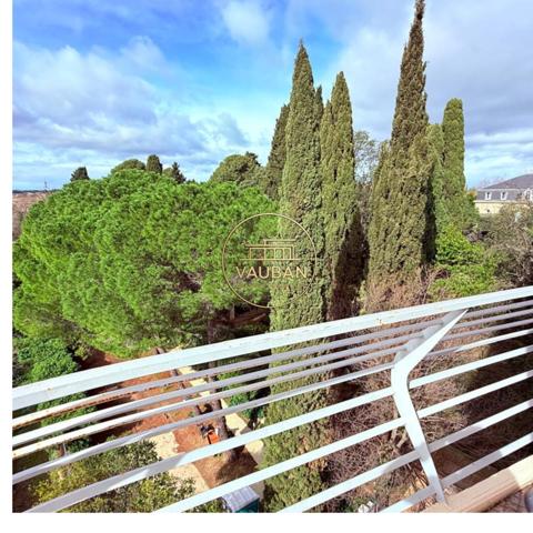 Montpellier (34000) Montpellier - 97 m² - Dernier étage - Balcon - Parking - Lumineux
