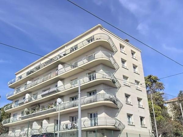 Montpellier (34000) Montpellier - 97 m² - Dernier étage - Balcon - Parking - Lumineux