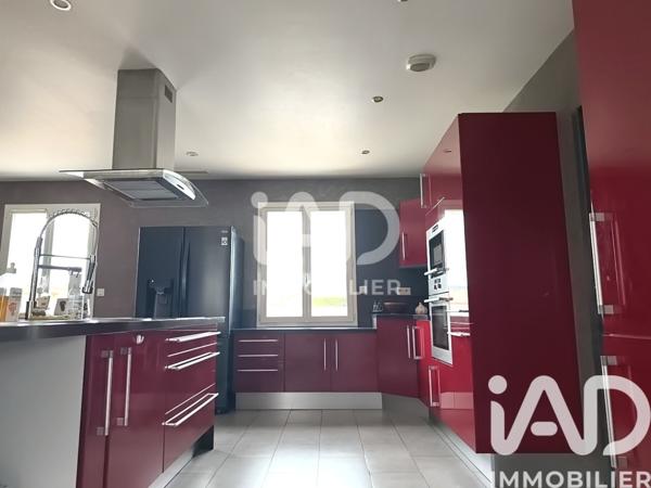 Maison à vendre 5 pièces 98,66 m² Saint-Julien-les-Rosiers