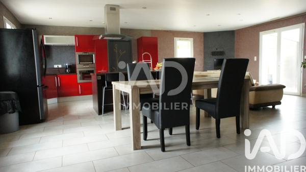 Maison à vendre 5 pièces 98,66 m² Saint-Julien-les-Rosiers