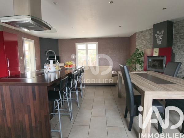 Maison à vendre 5 pièces 98,66 m² Saint-Julien-les-Rosiers