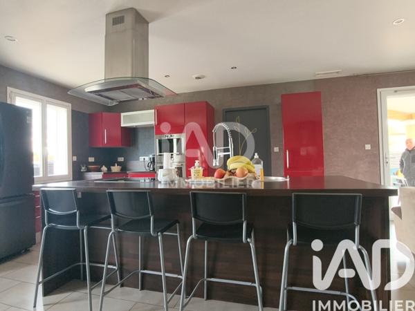 Maison à vendre 5 pièces 98,66 m² Saint-Julien-les-Rosiers