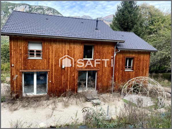 Maison d'architecte type chalet en pleine nature