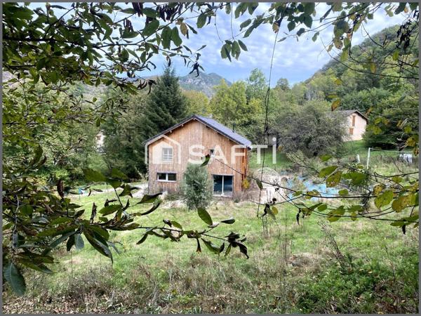 Maison d'architecte type chalet en pleine nature