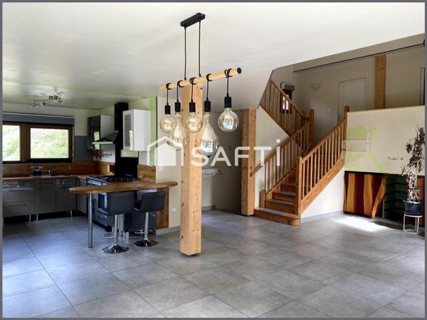 Maison d'architecte type chalet en pleine nature