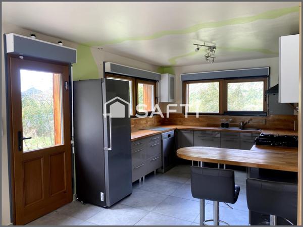 Maison d'architecte type chalet en pleine nature