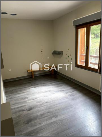 Maison d'architecte type chalet en pleine nature