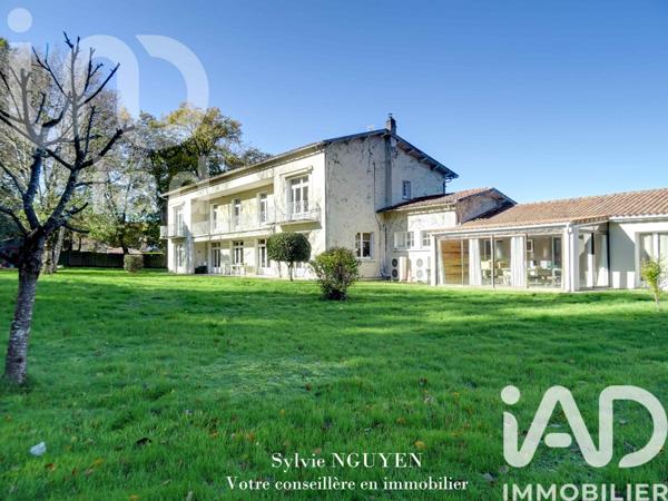 Maison à vendre 12 pièces 486 m² Roullet-Saint-Estèphe