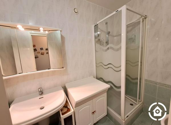 Appartement T3 - 1er étage -  avec locataires - 2 Chambres - balcon - garage
