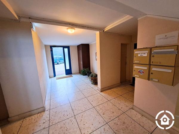 Appartement T3 - 1er étage -  avec locataires - 2 Chambres - balcon - garage