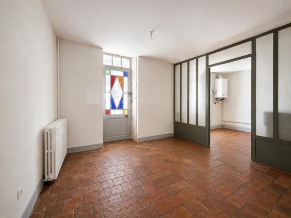 Emplacement idéal pour cette maison typique du Plateau d'Angoulême avec jardin et garage