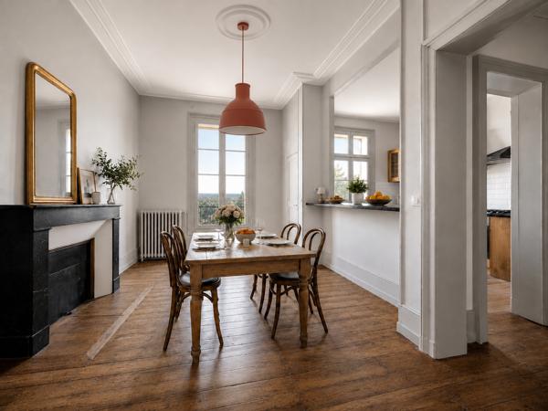Emplacement idéal pour cette maison typique du Plateau d'Angoulême avec jardin et garage