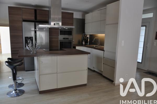 Maison à vendre 9 pièces 196 m² Tinqueux