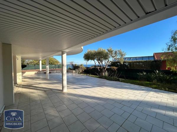 Appartement à louer 5 pièces 214.84m²