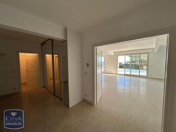 Appartement à louer 5 pièces 214.84m²