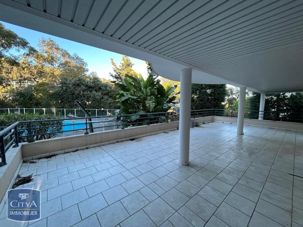 Appartement à louer 5 pièces 214.84m²