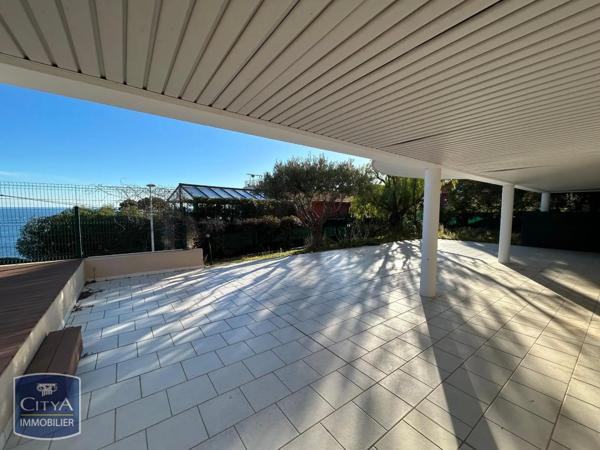 Appartement à louer 5 pièces 214.84m²