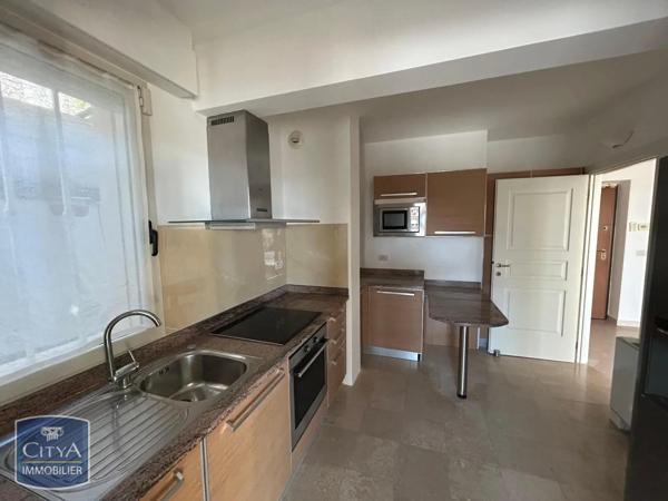 Appartement à louer 5 pièces 214.84m²