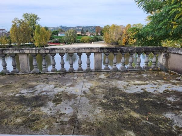 Appartement Aiguillon avec terrasse et garage