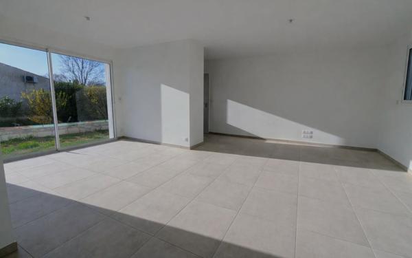 Maison à louer    4 pièces •  Sainte-Gemme