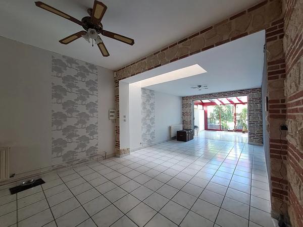 A proximité du Secteur Brigode à VILLENEUVE D'ASCQ, je suis une agréable maison de 105M² habitable sur un terrain de…