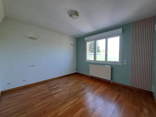 A proximité du Secteur Brigode à VILLENEUVE D'ASCQ, je suis une agréable maison de 105M² habitable sur un terrain de…