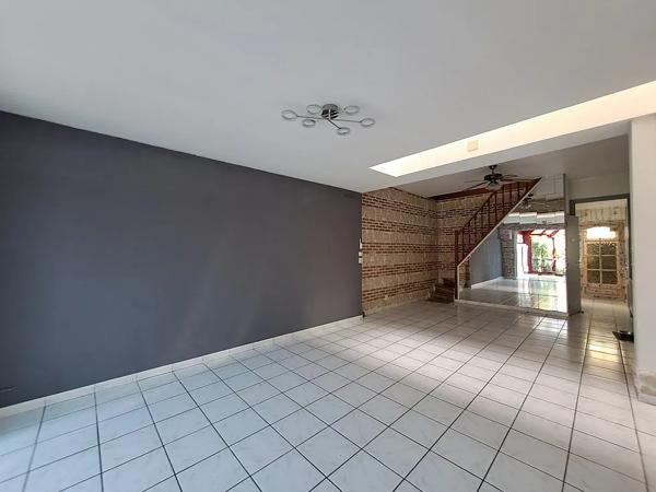 A proximité du Secteur Brigode à VILLENEUVE D'ASCQ, je suis une agréable maison de 105M² habitable sur un terrain de…