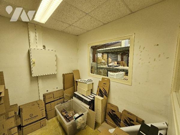 Local commercial 145m², terrain 520m² à Dormans, idéal pour activité champenoise.