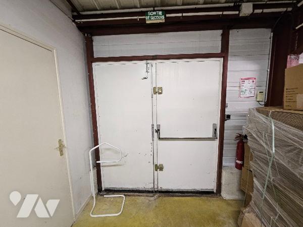 Local commercial 145m², terrain 520m² à Dormans, idéal pour activité champenoise.