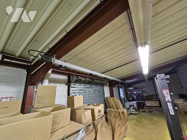 Local commercial 145m², terrain 520m² à Dormans, idéal pour activité champenoise.