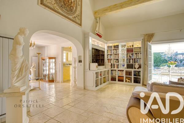 Maison à vendre 10 pièces 364 m² Fréjus