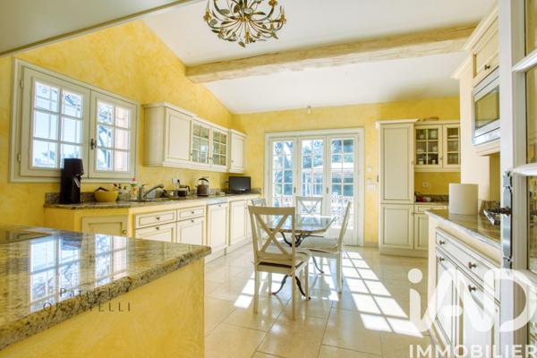 Maison à vendre 10 pièces 364 m² Fréjus