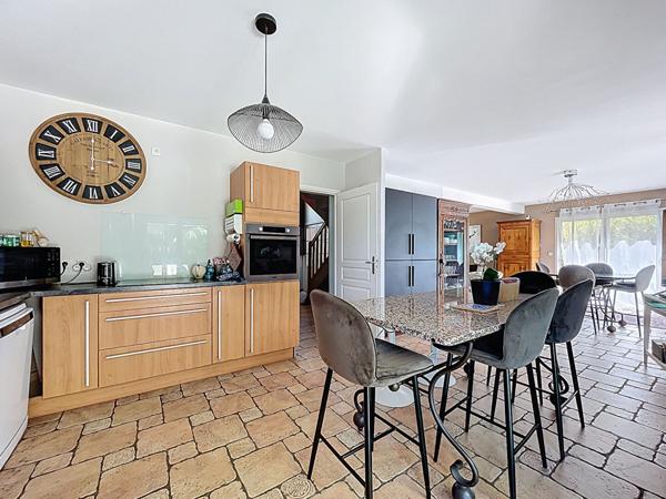 À VENDRE - Secteur Ménardière à St Cyr sur Loire - Maison familiale de 7 pièces sur un terrain de 1045m², PISCINE & SPA