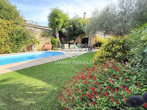 Maison vigneronne, dépendance, jardin, piscine, double garage.