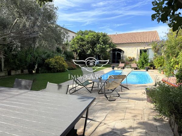 Maison vigneronne, dépendance, jardin, piscine, double garage.