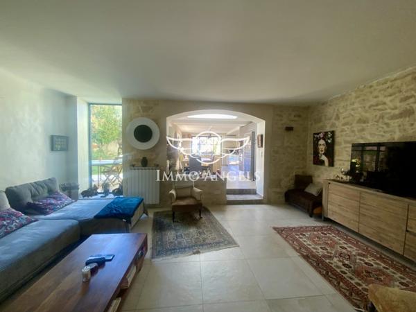 Maison vigneronne, dépendance, jardin, piscine, double garage.