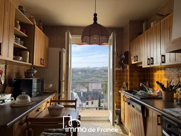 RODEZ, T4 en dernier étage avec balcon, loggia, garage et cave