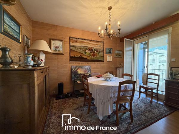 RODEZ, T4 en dernier étage avec balcon, loggia, garage et cave