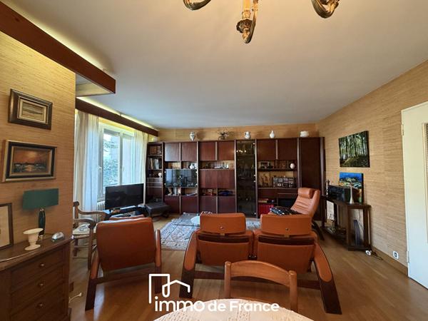 RODEZ, T4 en dernier étage avec balcon, loggia, garage et cave