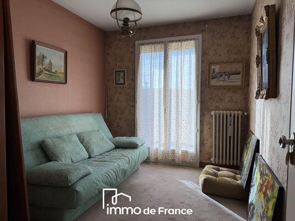 RODEZ, T4 en dernier étage avec balcon, loggia, garage et cave