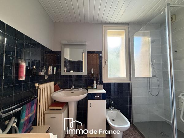 RODEZ, T4 en dernier étage avec balcon, loggia, garage et cave