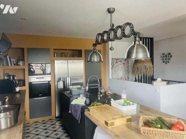 MAISON CONTEMPORAINE 5 pièces AVEC GARAGE + LOCAL COMMERCIAL + 6 GARAGES