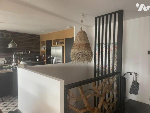 MAISON CONTEMPORAINE 5 pièces AVEC GARAGE + LOCAL COMMERCIAL + 6 GARAGES